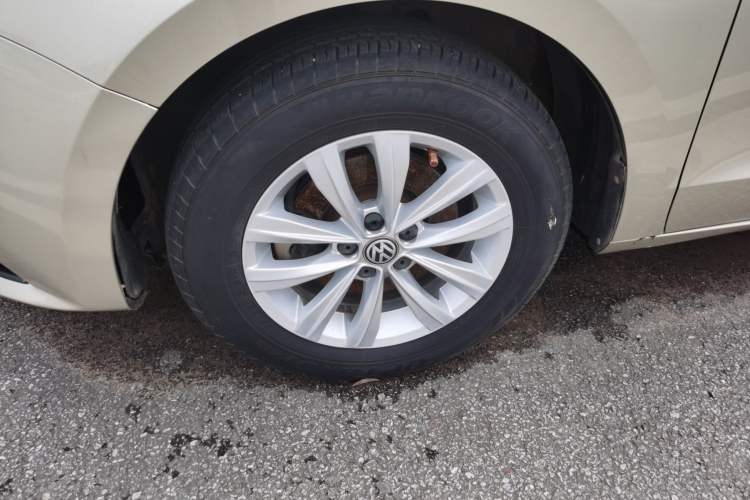 Used Volkswagen Bora 2017 1.6L Automatic Fashion Model Left Front Wheel Hub