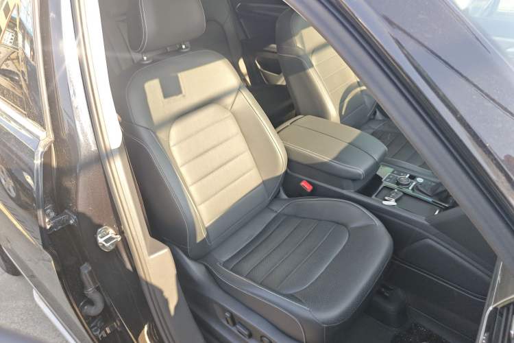 Used Volkswagen Teramont 2020 Revised Version 530 V6 Four-Wheel Drive Luxury Edition
