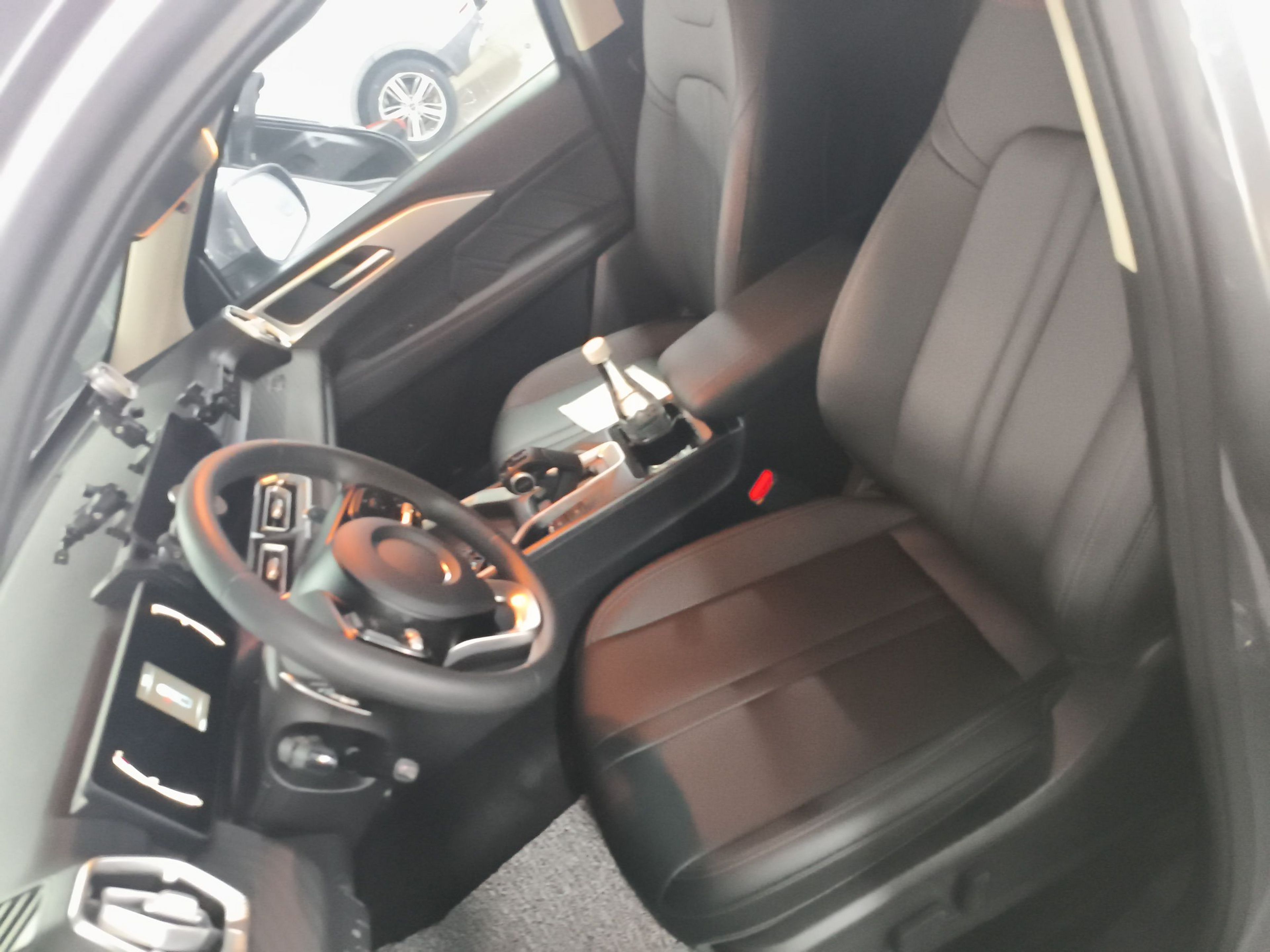 Переднее сиденье в автомобиле