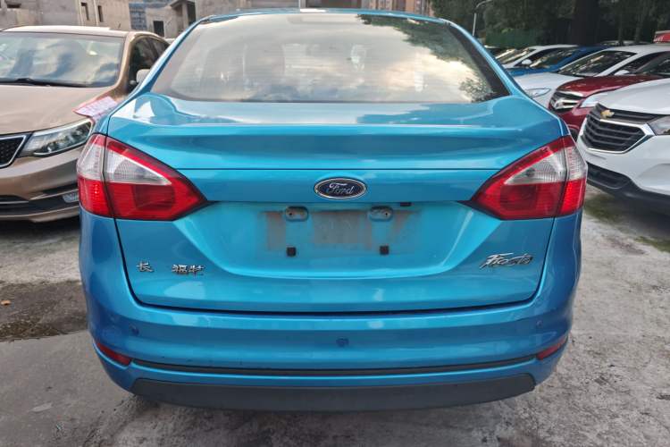 Used Ford Fiesta 2013 Sedan 1.5L Manual Fashion Edition
