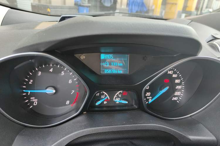 Used Ford Kuga 2015 1.5L GTDi Two-Wheel-Drive Comfort Model Odometer Close Up