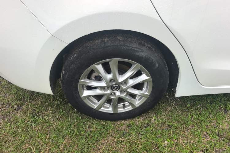 Used Mazda 3 Axela 2014 Sedan 1.5L Automatic Luxury Model