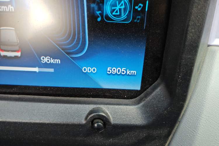 Used Chery QQ Ice Cream 2022 120km Conical Shape Lithium Iron Phosphate Odometer Close Up