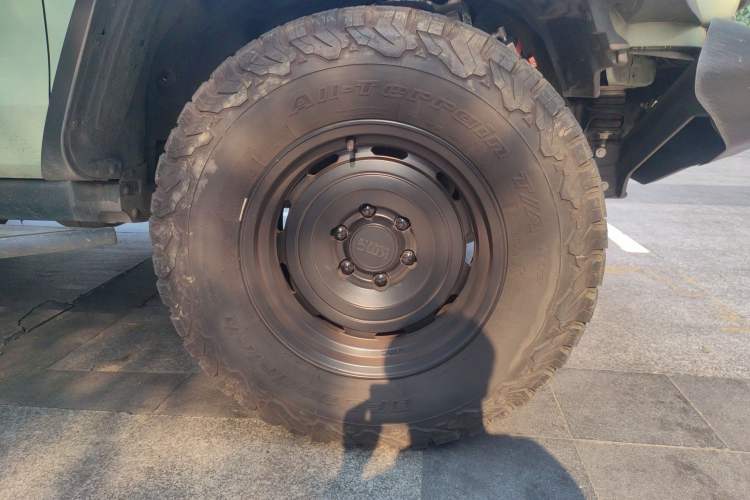 Used Tank 300 2021 2.0T Wind & Forest Iron Rider Right Front Wheel Hub