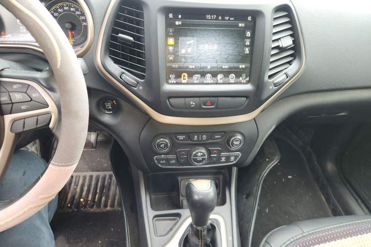 Used Jeep Cherokee 2016 2.4L Leading Smart Version Audio And AC Panel