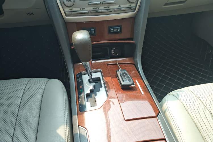 Used Toyota Camry 2013 200G Classic Luxury Edition Gear Lever