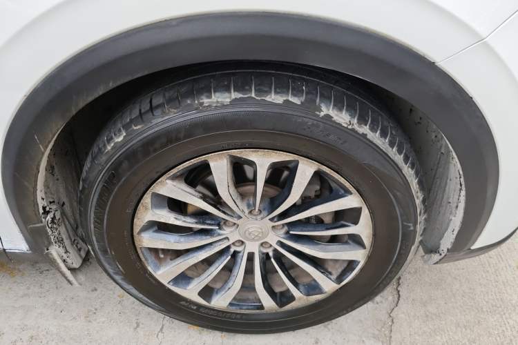 Used Brilliance V6 2018 1.5T Manual Luxury Model Right Front Wheel Hub