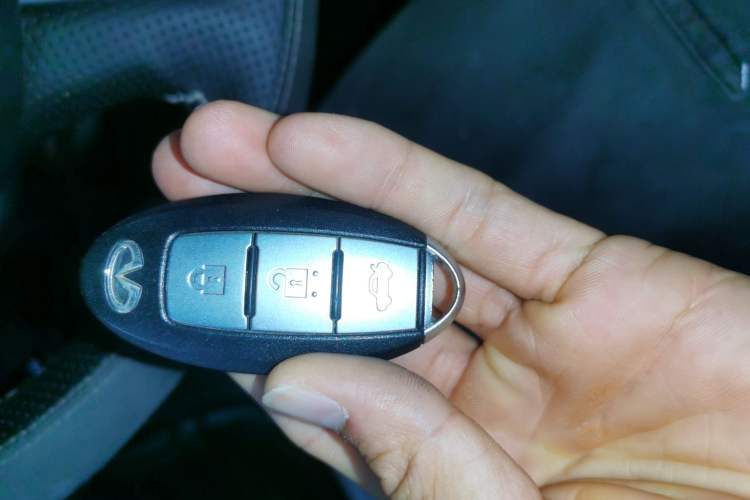 Used Infiniti Q50 2014 3.7L Luxury Edition