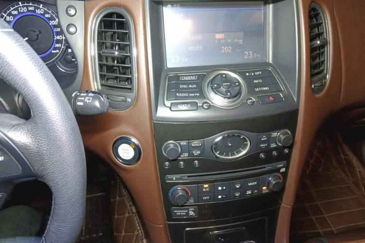 Used Infiniti QX50 2013 2.5L Two-Wheel-Drive Elegant Edition Audio And AC Panel