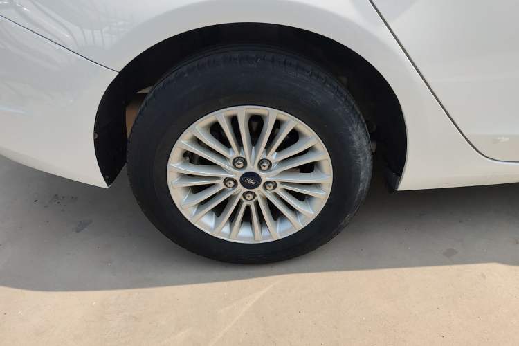 Used Ford Escort 2017 Revised Version 1.5L Automatic Comfort Edition Right Rear Wheel Hub