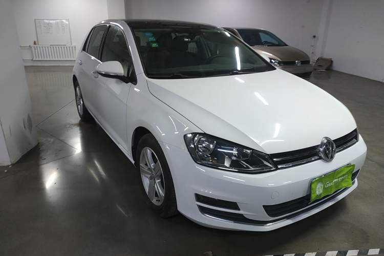 Used Volkswagen Golf 2015 1.4TSI Automatic Luxury Model Front Right 45 Deg