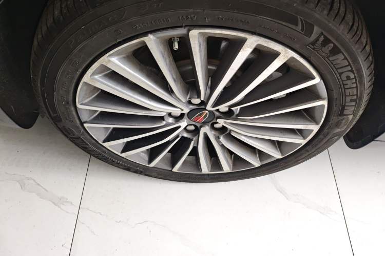 Used Hongqi H9 2020 2.0T Smart Connect Flagship Edition Left Front Wheel Hub