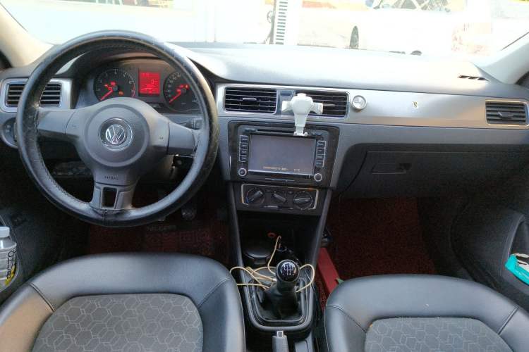 Used Volkswagen Santana 2015 1.6L Manual Comfort Edition Center Console