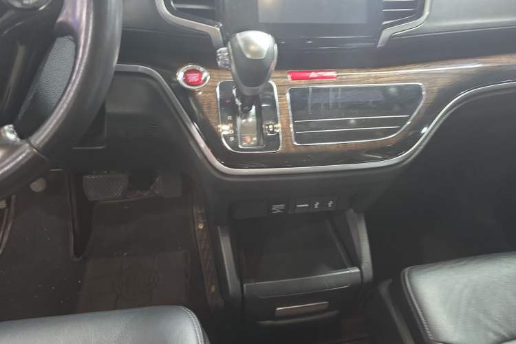 Used Honda Odyssey 2015 Updated Version 2.4L Smart Edition Gear Lever