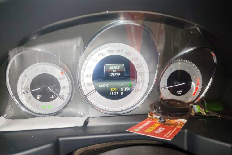 Used Mercedes-Benz GLK-Class 2015 GLK 260 4MATIC Fashion Edition Ultimate Version Odometer Close Up