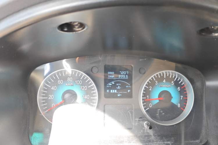 Used Jinbei Hiace X30 2023 1.5L Super-Comfortable Passenger Van 5/6/7-Seater Non-Air-Conditioned Version Model SWC15M
