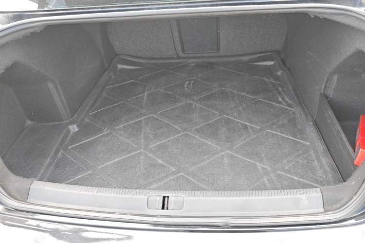 Used Volkswagen Magotan 2012 Revised 1.8TSI Comfort Version Trunk