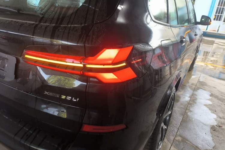 Used BMW X5 2025 Model, xDrive 30Li Prestige M Sport Night Package
