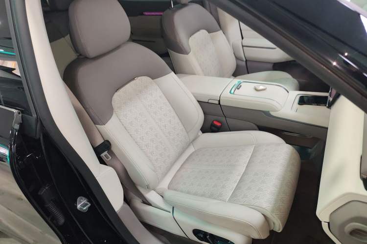 Used Zeekr 7X 2025 75 kWh Rear-Wheel Drive Intelligent Driving Version Right Front Seat