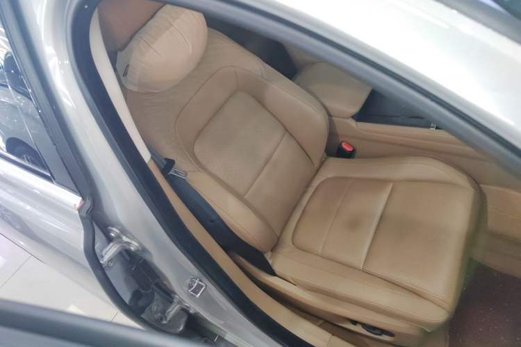 Used Jaguar XFL 2024 2.0T P250 Two-Wheel Drive Prestige Luxury Edition