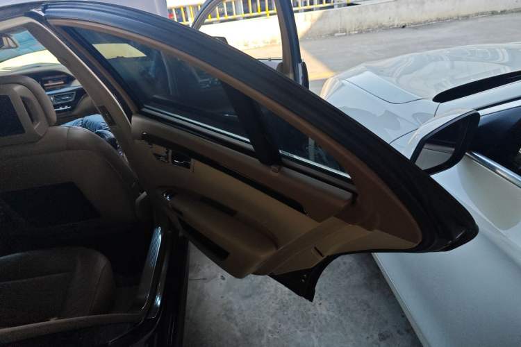 Used Mercedes-Benz S-Class 2012 S 400 L HYBRID Grand Edition
