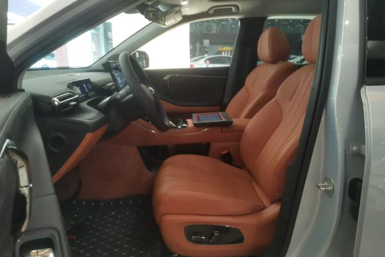 Used AION V 2024 Aion Tyrannosaurus 650 Smart Premium Edition
