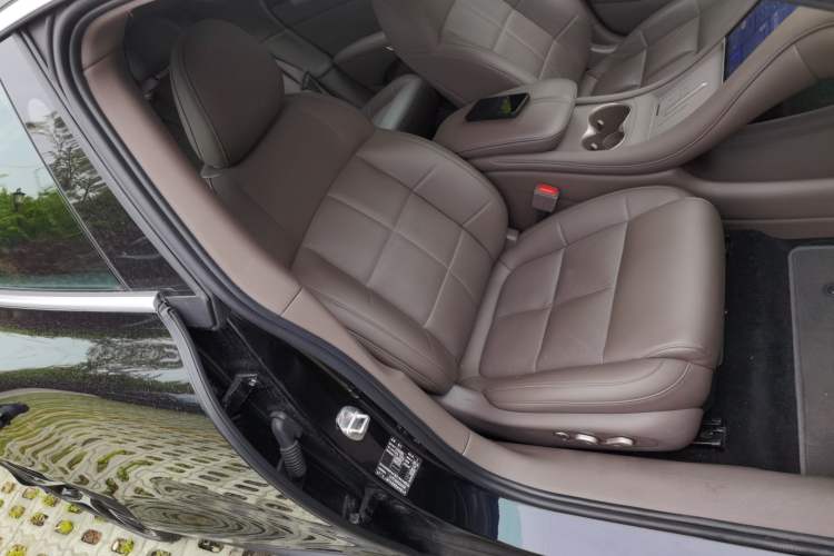 Used IM L6 2025 Ultra Model Right Front Seat