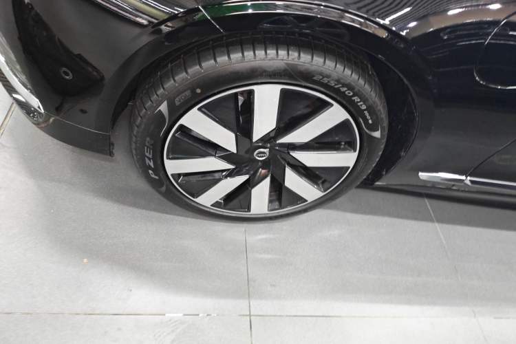 Used Volvo S90 New Energy 2025 Plug-in Hybrid Four-Wheel Drive Long-Range Luxury Smart Edition Left Front Wheel Hub