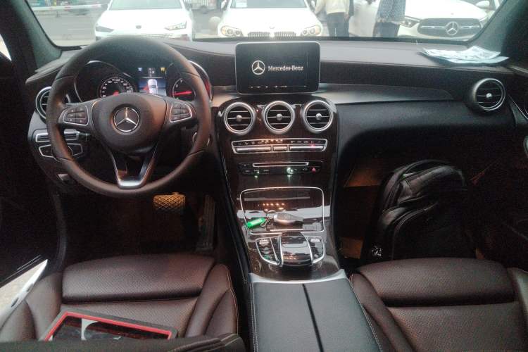 Used Mercedes-Benz GLC 2019 GLC 260 L 4MATIC Dynamic Model