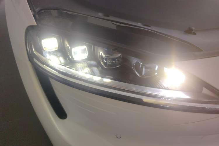 Used Hima Luxeed S7 2024 Pro Model Right Front Headlight