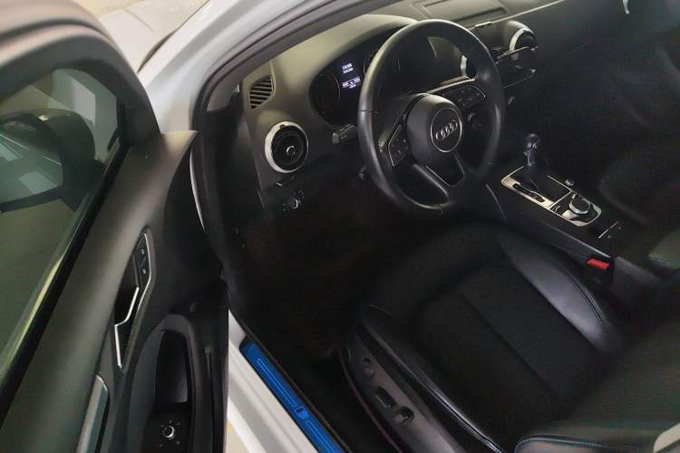 Used Audi A3 2020 Limousine 35 TFSI Fashion Edition China VI Emission Standard Driver Seat