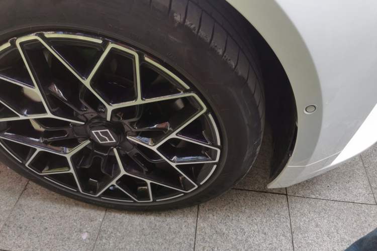 Used Zeekr 001 2024 WE Edition 100 kWh Rear-Drive Right Front Wheel Hub