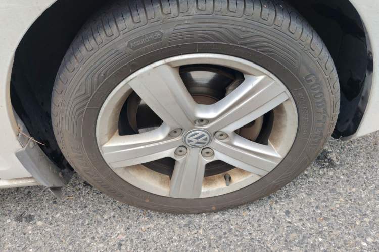 Used Volkswagen Golf 2014 1.4TSI Automatic Comfort Model Right Front Wheel Hub