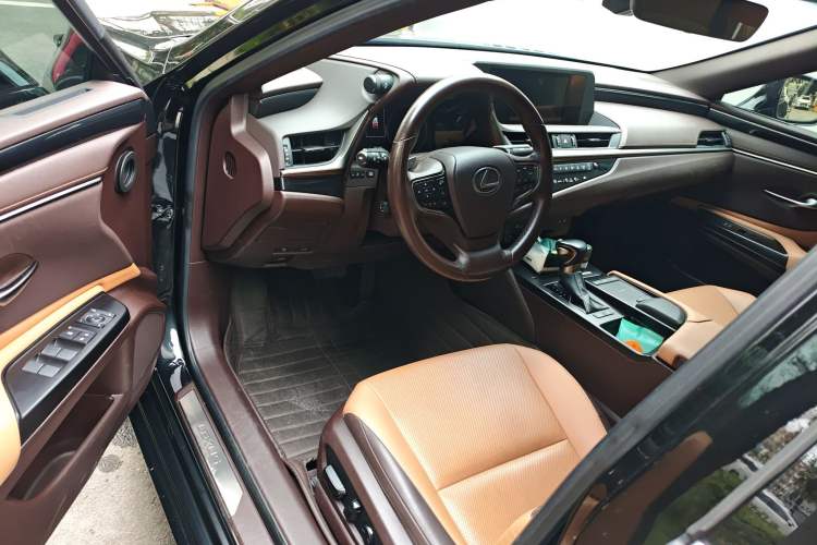 Used Lexus ES 2020 200 Excellence Edition
