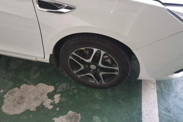 Used BYD G5 2014 1.5TI Manual Luxury Edition Right Front Wheel Hub