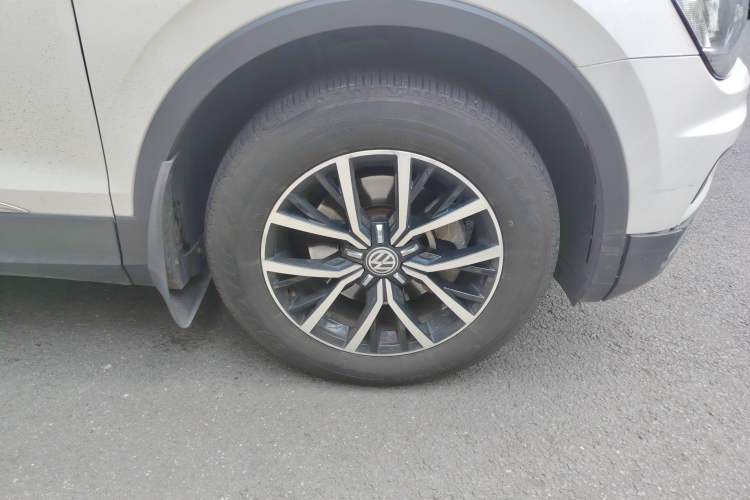 Used Volkswagen Tiguan L 2017 330TSI Automatic Two-Wheel Drive Luxury Edition Right Front Wheel Hub