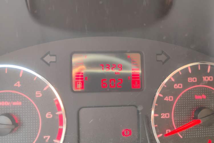 Used Wuling Hongguang V 2022 1.5L Jingqu Edition Electric-Assist LAR Odometer Close Up
