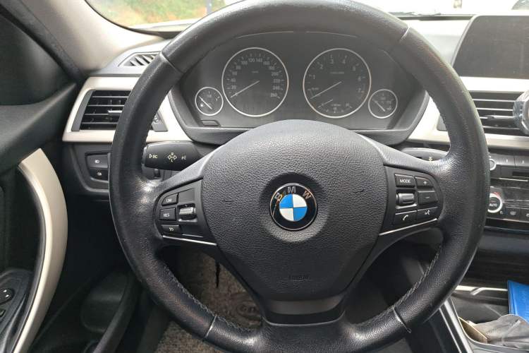 Used BMW 3 Series 2016 320i Fashion Model
