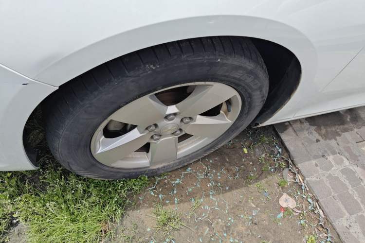 Used Chevrolet Malibu 2014 1.6T Automatic Comfort Edition Left Front Wheel Hub