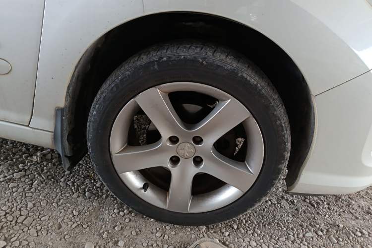 Used Peugeot 408 2013 2.0L Manual Comfort Edition Right Front Wheel Hub