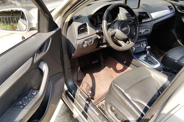 Used Audi Q3 2015 35 TFSI quattro Technology Edition Driver Seat