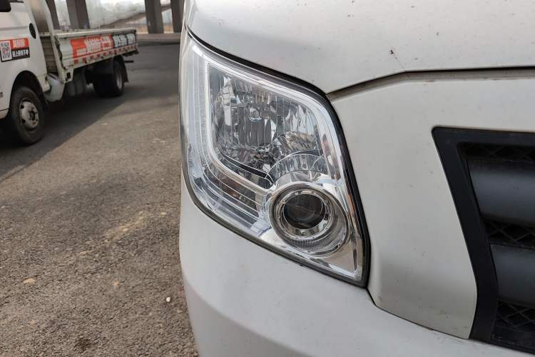 Used Foton Toano 2024 Joy Elephant Van Cummins 2.8T Manual Transmission Long Wheelbase Ultra-High Roof Rear Dual Tires 3-Seater
