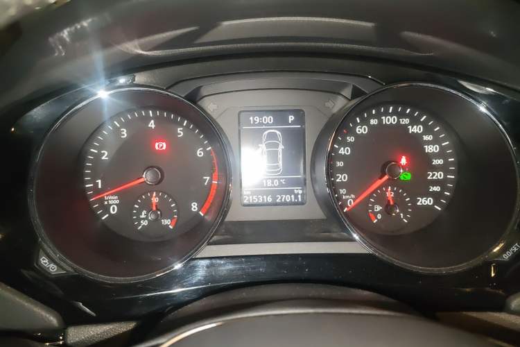 Used Volkswagen Sagitar 2015 230TSI Automatic Luxury Model
