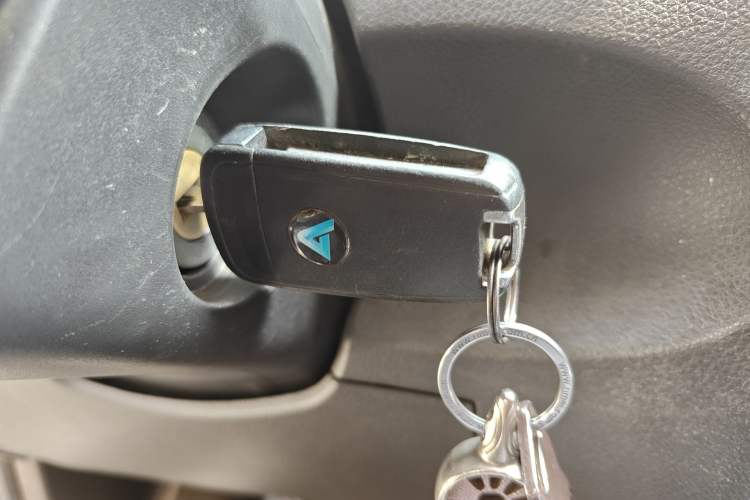 Used Wuling Rongguang V 2015 1.5L Standard Version Vehicle Key