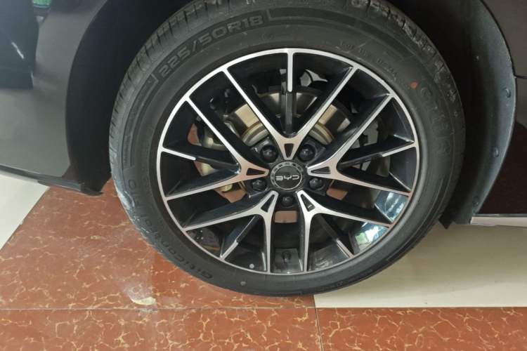 Used BYD Seal 2023 DM-i 1.5T 121km Prestige Model Right Rear Wheel Hub