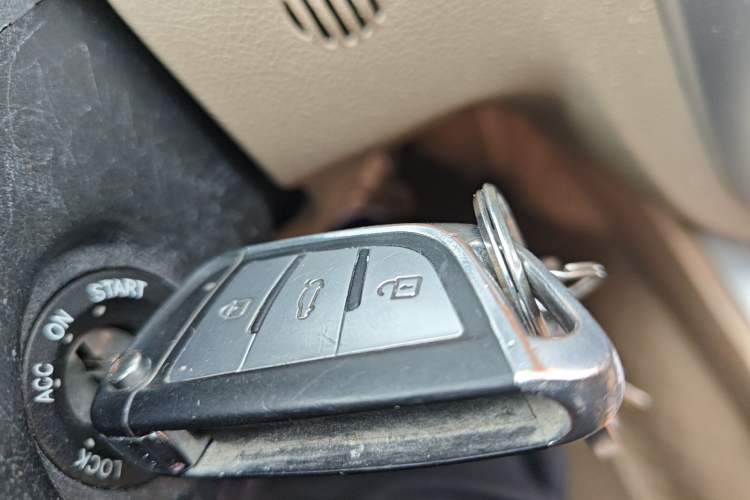 Used Buick Excelle 2013 1.5L Automatic Classic Model
