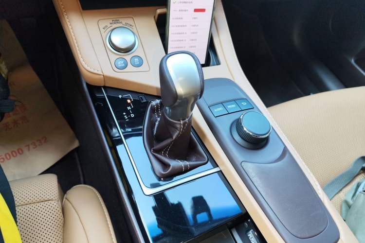 Used Lexus ES 2017 300h Mark Levinson Comfort Edition
