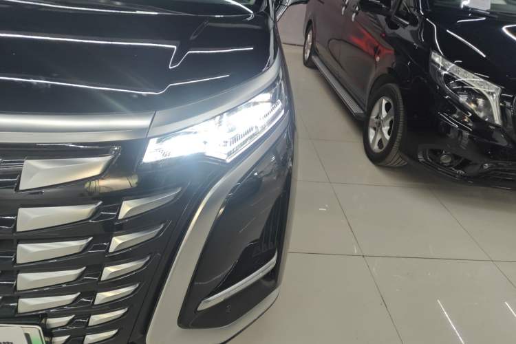 Used Denza D9 2024 DM-i 980 Four-Wheel Drive Prestige Model Left Front Headlight