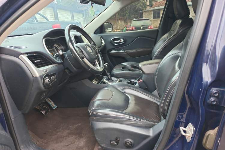 Used Jeep Cherokee 2016 2.4L Leading Edition
