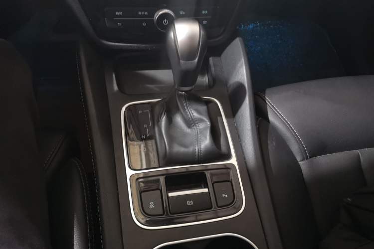 Used BYD Song MAX 2017 1.5T Automatic Smart Connect Elite 7-Seater Gear Lever